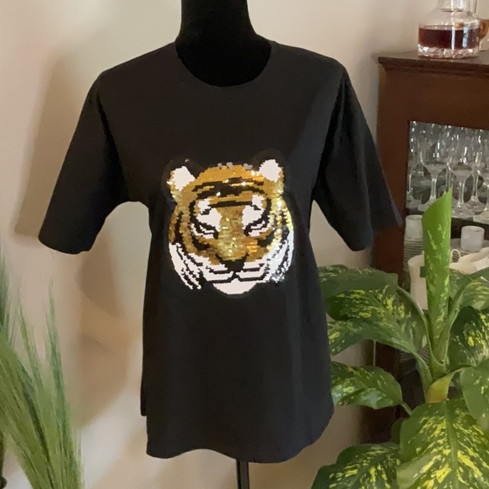 BLUE VELVET - Gold and Black Sequin Short Sleeve Tee with Tiger Design- NEW